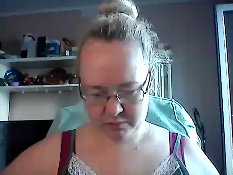 Snapshot of Viola27 chatting on 06/30/26, 10:49 Viola27 online show from 06/30/26, 10:49