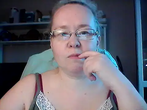Snapshot of Viola27 chatting on 07/01/26, 02:40 Viola27 online show from 07/01/26, 02:40