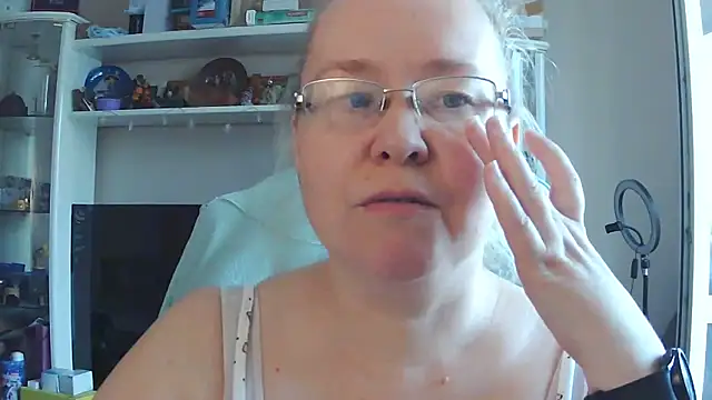 Snapshot of Viola27 chatting on 07/02/26, 09:04 Viola27 online show from 07/02/26, 09:04