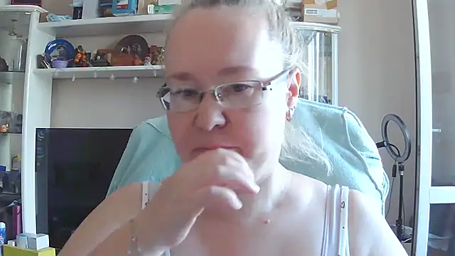 Snapshot of Viola27 chatting on 07/03/26, 07:48 Viola27 online show from 07/03/26, 07:48