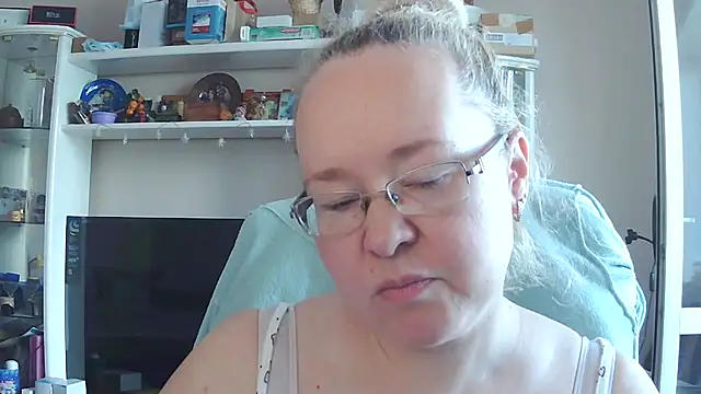 Snapshot of Viola27 chatting on 07/04/26, 09:15 Viola27 online show from 07/04/26, 09:15