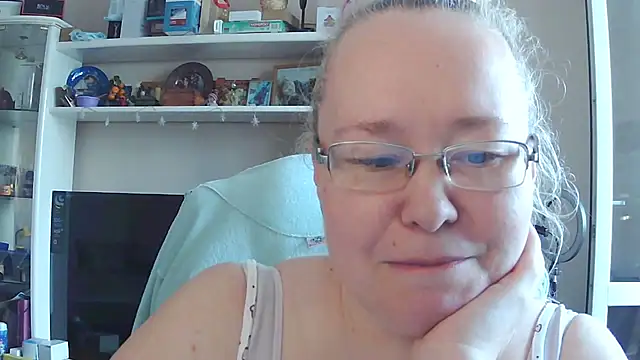 Snapshot of Viola27 chatting on 07/05/26, 08:10 Viola27 online show from 07/05/26, 08:10