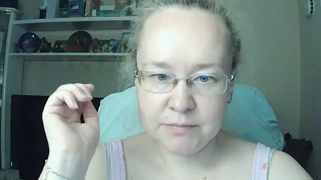 Snapshot of Viola27 chatting on 07/06/26, 04:42 Viola27 online show from 07/06/26, 04:42