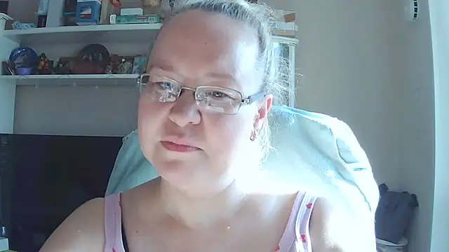 Snapshot of Viola27 chatting on 07/08/26, 01:43 Viola27 online show from 07/08/26, 01:43