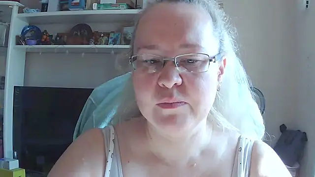 Snapshot of Viola27 chatting on 07/09/26, 02:15 Viola27 online show from 07/09/26, 02:15