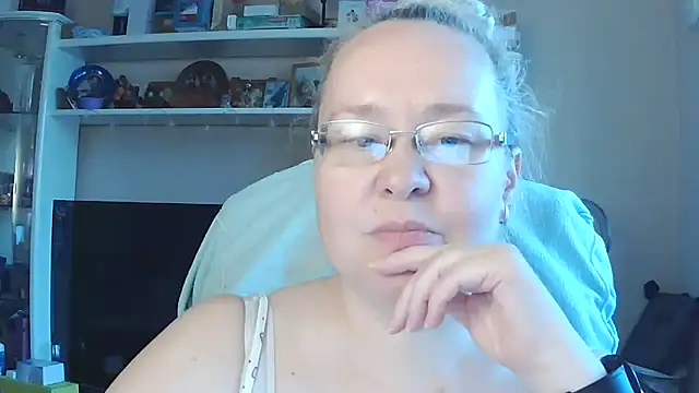 Snapshot of Viola27 chatting on 07/09/26, 02:32 Viola27 online show from 07/09/26, 02:32