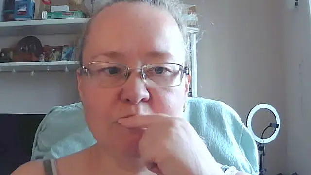 Snapshot of Viola27 chatting on 07/16/26, 05:57 Viola27 online show from 07/16/26, 05:57