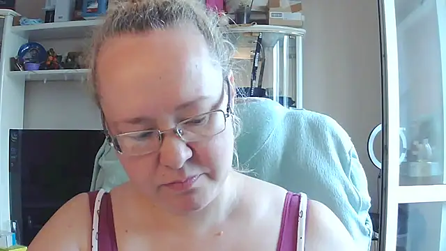 Snapshot of Viola27 chatting on 07/17/26, 07:15 Viola27 online show from 07/17/26, 07:15