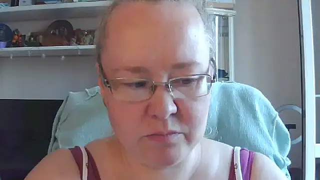 Snapshot of Viola27 chatting on 07/18/26, 06:50 Viola27 online show from 07/18/26, 06:50