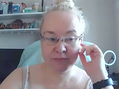 Snapshot of Viola27 chatting on 07/28/26, 07:04 Viola27 online show from 07/28/26, 07:04