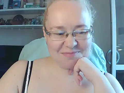 Snapshot of Viola27 chatting on 07/29/26, 09:51 Viola27 online show from 07/29/26, 09:51