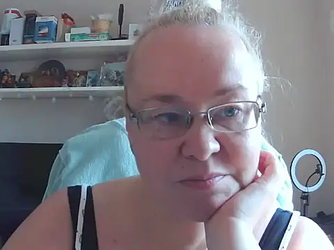 Snapshot of Viola27 chatting on 08/03/26, 02:54 Viola27 online show from 08/03/26, 02:54