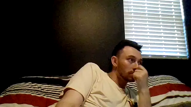Snapshot of Mikecloudyhawk chatting on 06/20/26, 03:37 Mikecloudyhawk online show from 06/20/26, 03:37
