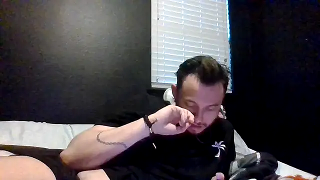 Snapshot of Mikecloudyhawk chatting on 06/27/26, 03:22 Mikecloudyhawk online show from 06/27/26, 03:22