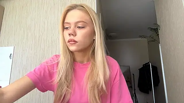 Snapshot of Glamorforyou chatting on 06/09/26, 10:05 Glamorforyou online show from 06/09/26, 10:05