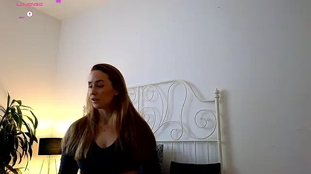 Snapshot of Ginnybabe_ chatting on 12/09/24, 11:36 Ginnybabe  online show from 12/09/24, 11:36