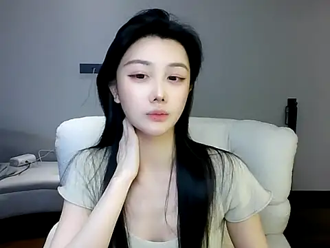 Snapshot of SylvieMaya chatting on 06/10/26, 04:50 SylvieMaya online show from 06/10/26, 04:50