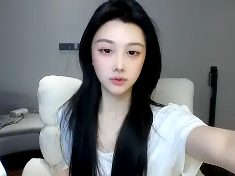 Snapshot of SylvieMaya chatting on 06/12/26, 04:39 SylvieMaya online show from 06/12/26, 04:39