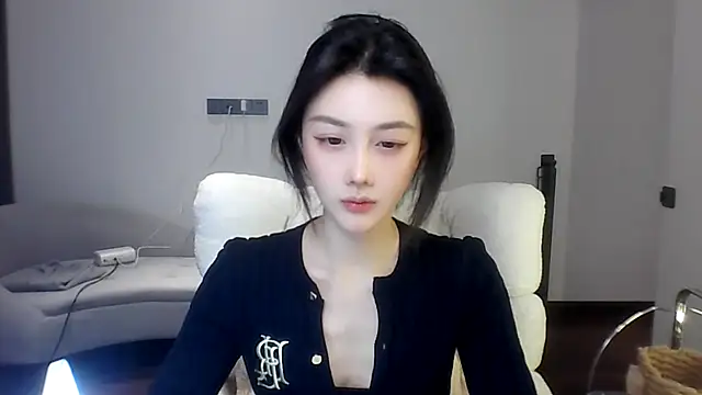 Snapshot of SylvieMaya chatting on 06/13/26, 03:32 SylvieMaya online show from 06/13/26, 03:32