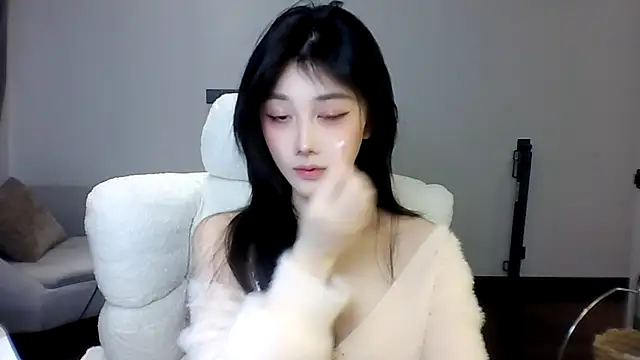 Snapshot of SylvieMaya chatting on 07/23/26, 04:16 SylvieMaya online show from 07/23/26, 04:16