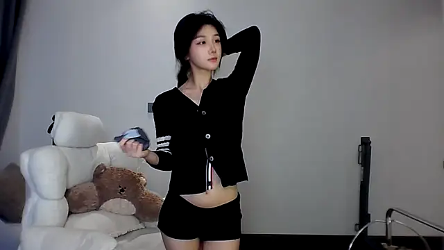 Snapshot of SylvieMaya chatting on 07/24/26, 05:00 SylvieMaya online show from 07/24/26, 05:00