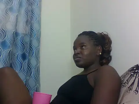 Snapshot of PrettyEve chatting on 06/17/26, 11:23 PrettyEve online show from 06/17/26, 11:23