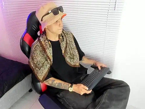 Snapshot of cameron_lux77 chatting on 06/29/26, 03:46 cameron lux77 online show from 06/29/26, 03:46