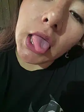Snapshot of DirtyCerezita chatting on 06/16/26, 07:16 DirtyCerezita online show from 06/16/26, 07:16