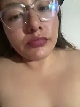 Snapshot of DirtyCerezita chatting on 06/19/26, 04:50 DirtyCerezita online show from 06/19/26, 04:50