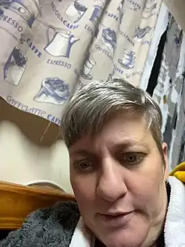 Snapshot of blueiceeyes chatting on 06/18/26, 03:49 blueiceeyes online show from 06/18/26, 03:49