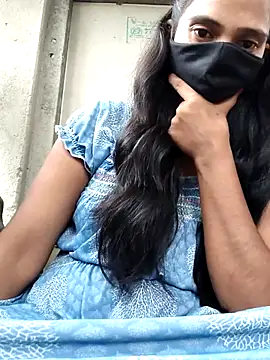 Snapshot of Tanvi-j chatting on 07/10/26, 05:01 Tanvi-j online show from 07/10/26, 05:01