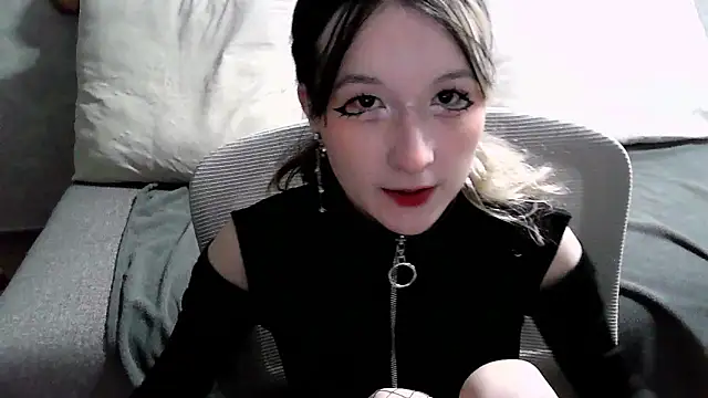 Snapshot of Lilfain_baby chatting on 08/01/26, 12:04 Lilfain baby online show from 08/01/26, 12:04