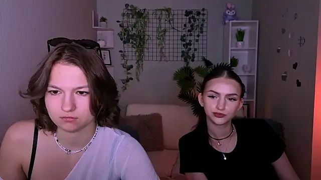 naomi perl online show from 06/25/26, 10:31