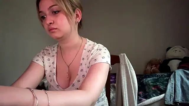 Snapshot of CloudyFoxy chatting on 07/03/26, 01:23 CloudyFoxy online show from 07/03/26, 01:23