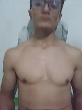Snapshot of Davitfitnosuke chatting on 06/14/26, 02:24 Davitfitnosuke online show from 06/14/26, 02:24
