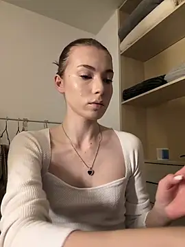 Snapshot of AlisaRussel chatting on 06/21/26, 04:31 AlisaRussel online show from 06/21/26, 04:31