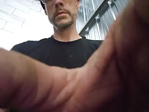Snapshot of failnensur83 chatting on 06/16/26, 03:53 failnensur83 online show from 06/16/26, 03:53
