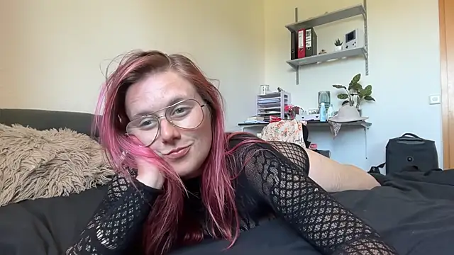 Snapshot of LeaLoveXXX chatting on 06/25/26, 11:48 LeaLoveXXX online show from 06/25/26, 11:48