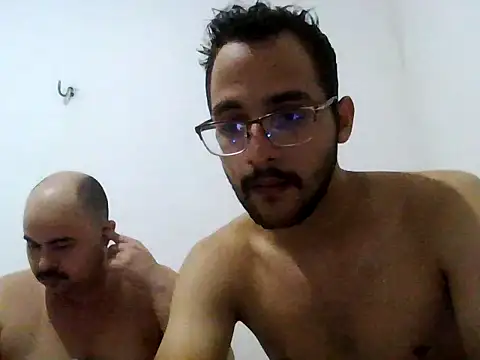 Snapshot of casal_jj23 chatting on 06/10/26, 03:29 casal jj23 online show from 06/10/26, 03:29