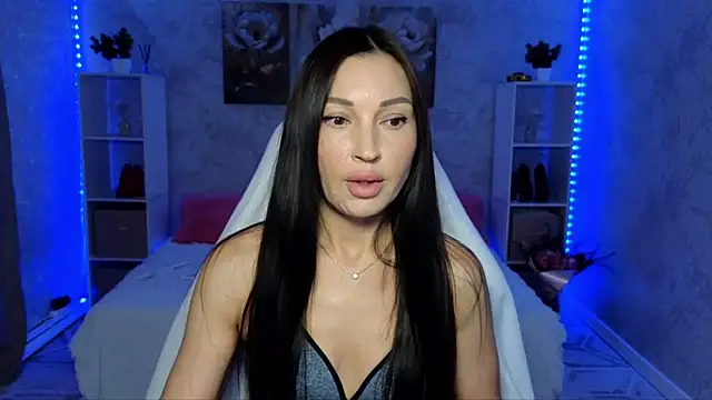 NikoleMills online show from 06/19/26, 07:12