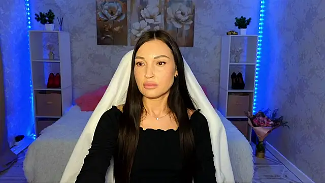 NikoleMills online show from 06/20/26, 07:33