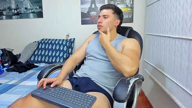 Snapshot of Aronlake_ chatting on 06/25/26, 05:12 Aronlake online show from 06/25/26, 05:12