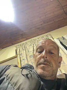 Snapshot of GeldenKuy chatting on 07/12/26, 06:32 GeldenKuy online show from 07/12/26, 06:32