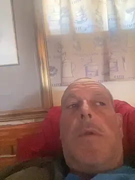 Snapshot of GeldenKuy chatting on 07/18/26, 11:58 GeldenKuy online show from 07/18/26, 11:58
