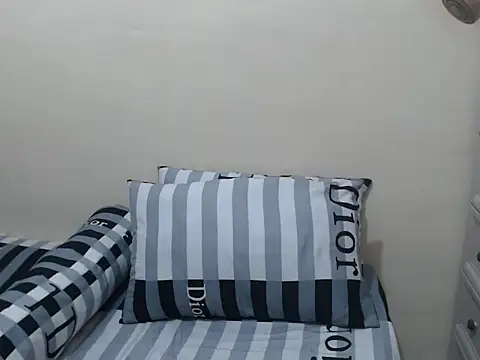 Snapshot of GorgeousPinay_x chatting on 06/19/26, 04:39 GorgeousPinay x online show from 06/19/26, 04:39