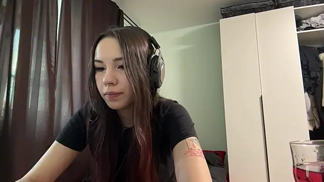HotGirlMilla online show from 06/21/26, 06:43