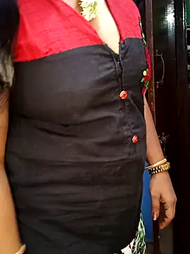 Snapshot of tamil_sarah chatting on 07/21/26, 06:05 tamil sarah online show from 07/21/26, 06:05