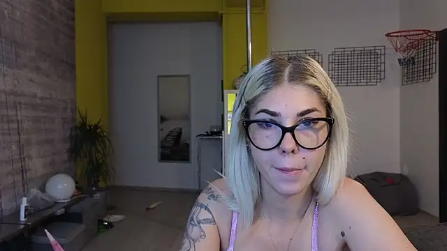 Sarahcamsx online show from 06/18/26, 08:46