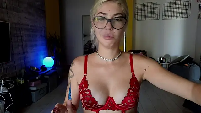 Sarahcamsx online show from 07/26/26, 08:32