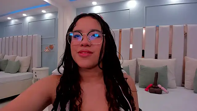 Snapshot of shayra_alina chatting on 08/08/26, 10:56 shayra alina online show from 08/08/26, 10:56